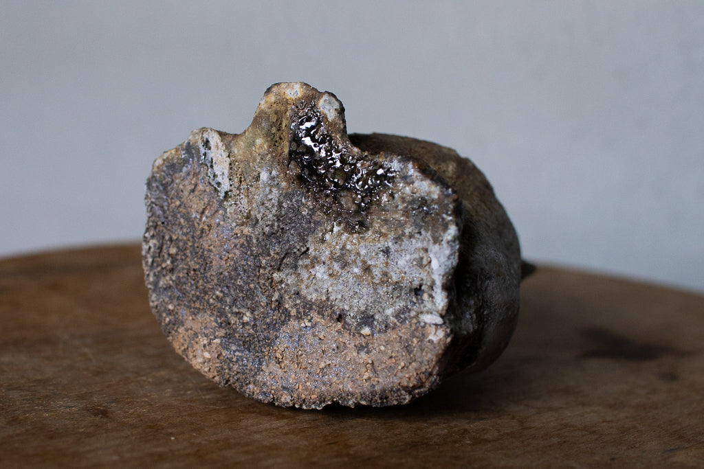 高橋燎 / 曖昧で小ぶりな招き猫 ’24初窯作品 薪窯(トレインキルン)オブジェ