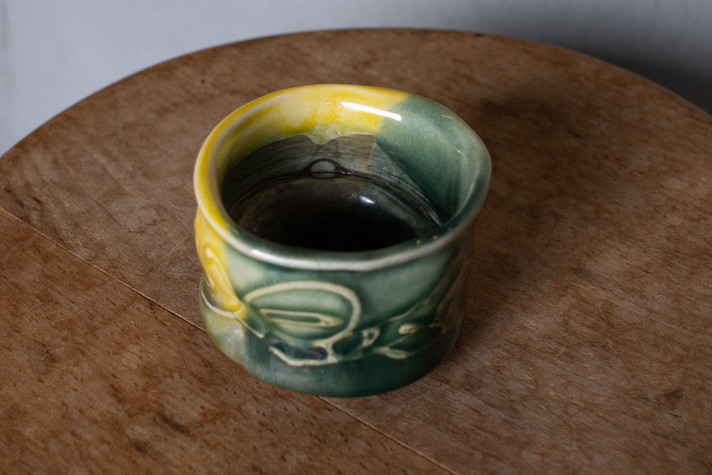 椎猫白魚 / 小さなコップ 湯呑 くみ出し 緑黄