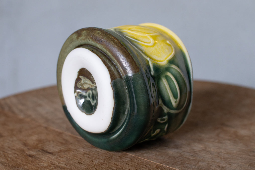 椎猫白魚 / 小さなコップ 湯呑 くみ出し 緑黄