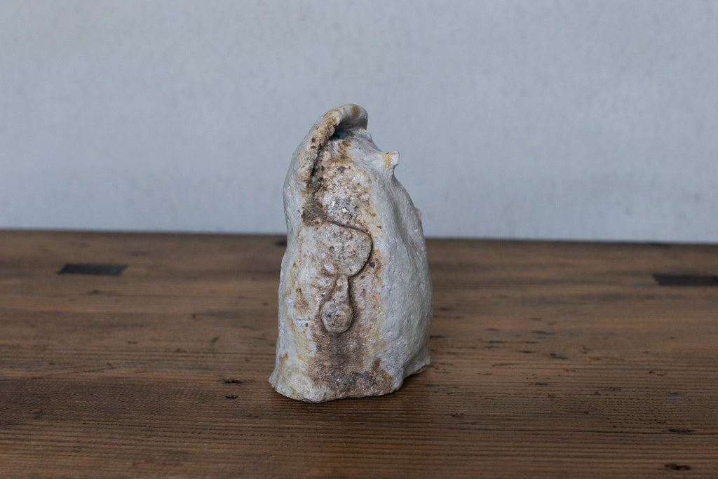 高橋燎 / オブジェ”曖昧で小ぶりなたぬき” ’24薪窯(トレインキルン)