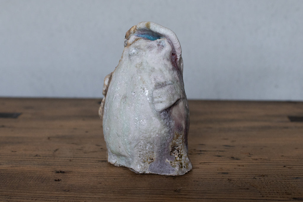 高橋燎 / オブジェ”曖昧で小ぶりなたぬき” ’24薪窯(トレインキルン)