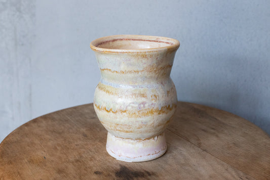 椎猫白魚 / 魅力的な色彩の壺型のコップ