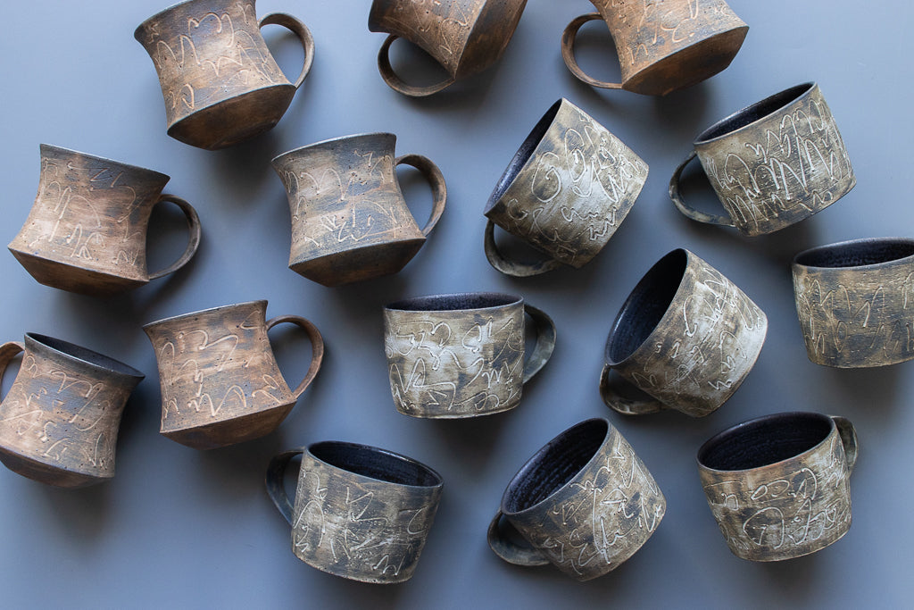 中島智靖 / 枯色線紋マグカップ '24 リズミカルな器