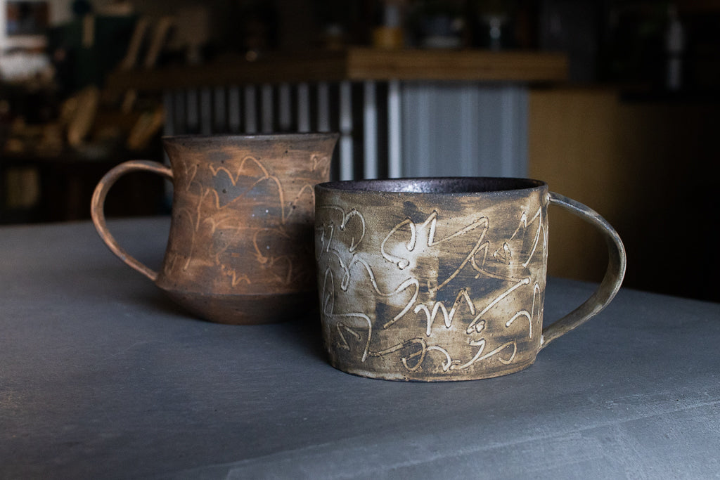 中島智靖 / 枯色線紋マグカップ '24 リズミカルな器