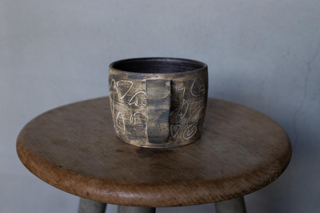 中島智靖 / 枯色線紋マグカップ '24 リズミカルな器