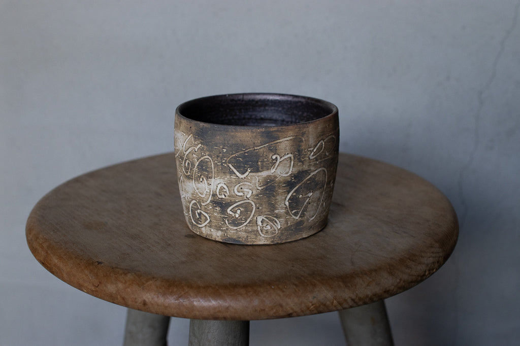 中島智靖 / 枯色線紋マグカップ '24 リズミカルな器