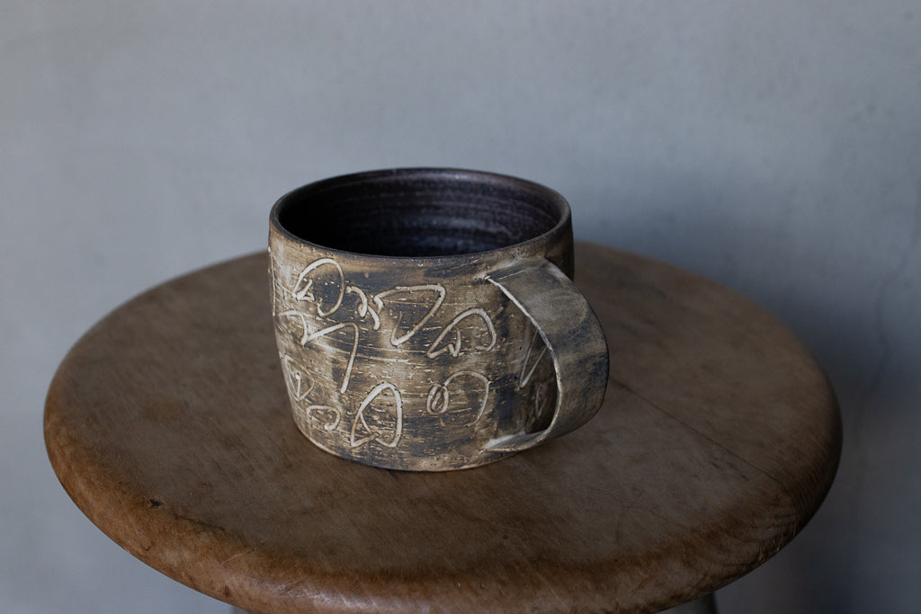 中島智靖 / 枯色線紋マグカップ '24 リズミカルな器