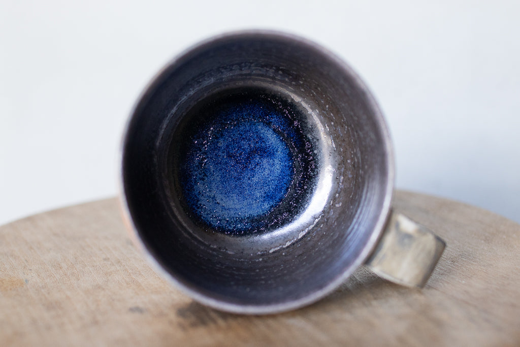 中島智靖 / 枯色線紋マグカップ '24 リズミカルな器