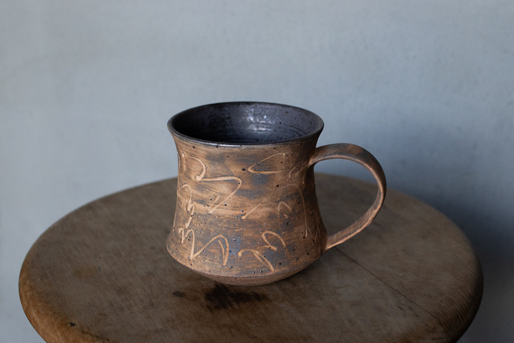 中島智靖 / 枯色線紋 角マグカップ 赤褐色