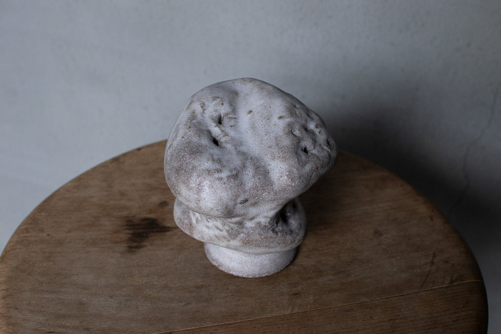 鷲沢ワシ子 / 石のオブジェ