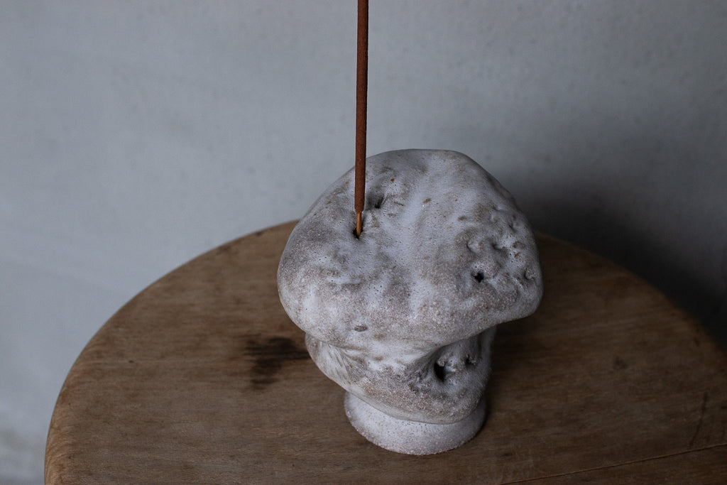 鷲沢ワシ子 / 石のオブジェ