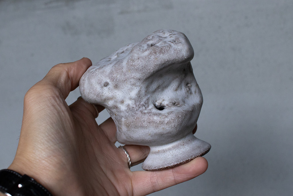 鷲沢ワシ子 / 石のオブジェ