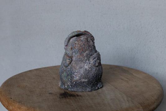 高橋燎 / オブジェ”曖昧で小ぶりなたぬき” ’24薪窯(トレインキルン)