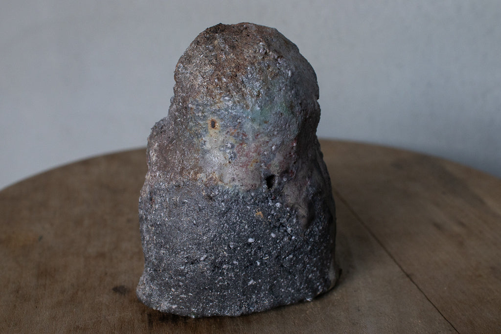 高橋燎 / オブジェ”曖昧で小ぶりなたぬき” ’24薪窯(トレインキルン)