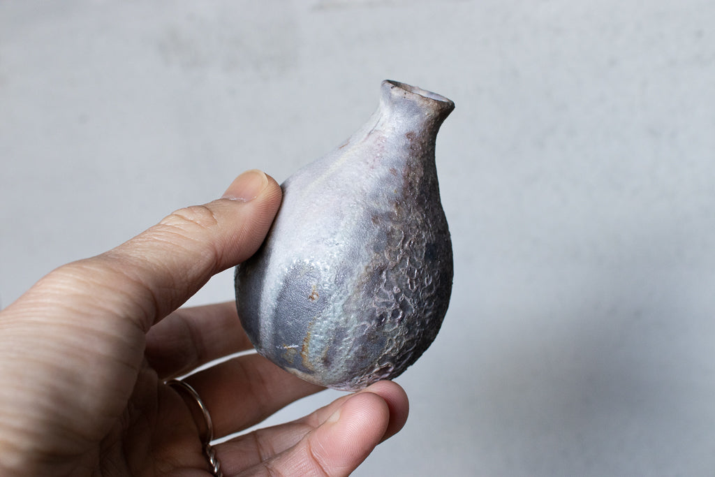 高橋燎 / 小さな一輪挿し 薪窯(トレインキルン)'24個展出展作品