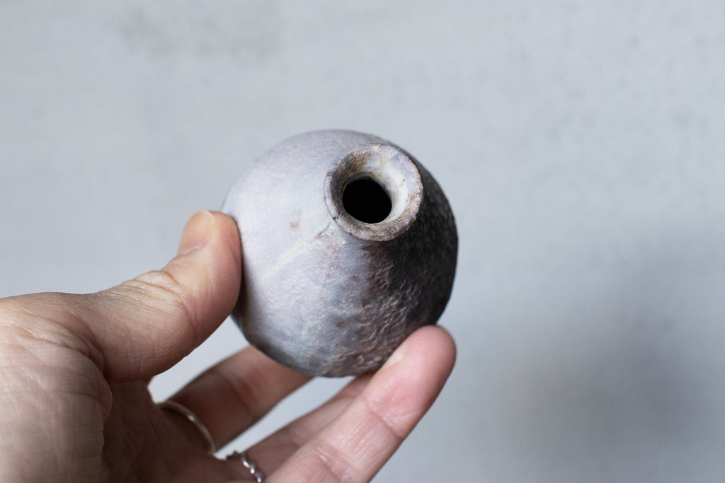 高橋燎 / 小さな一輪挿し 薪窯(トレインキルン)'24個展出展作品