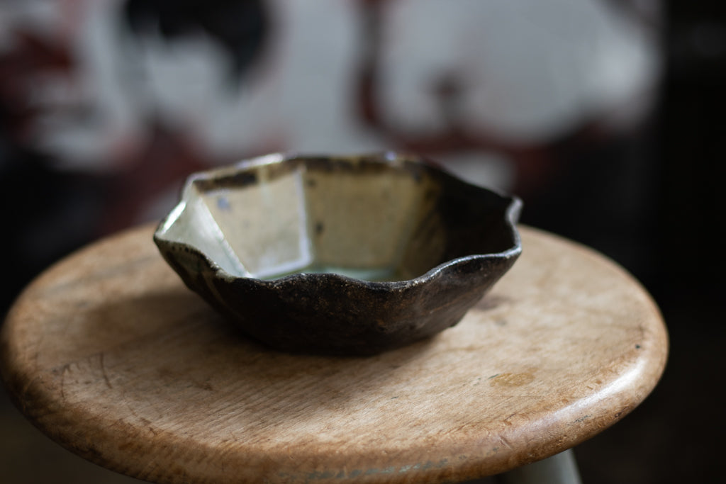 Tonoikemoto Yuki / Octagonal pot (ash glaze)