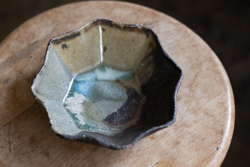 Tonoikemoto Yuki / Octagonal pot (ash glaze)