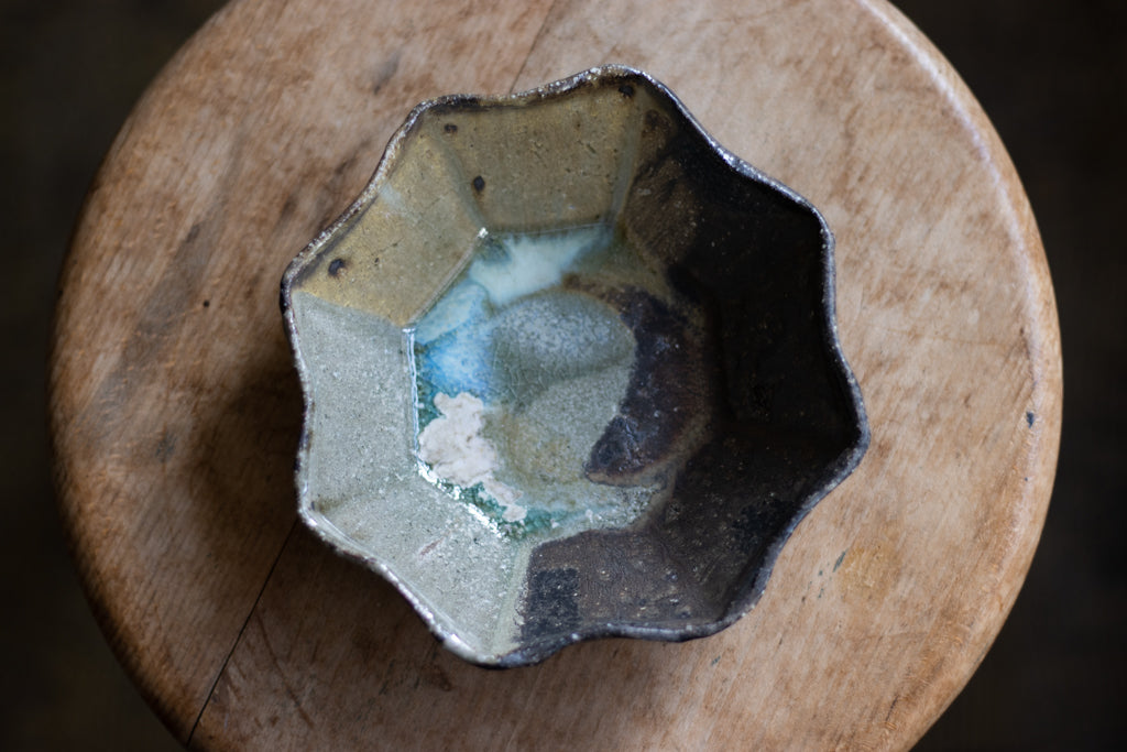 Tonoikemoto Yuki / Octagonal pot (ash glaze)