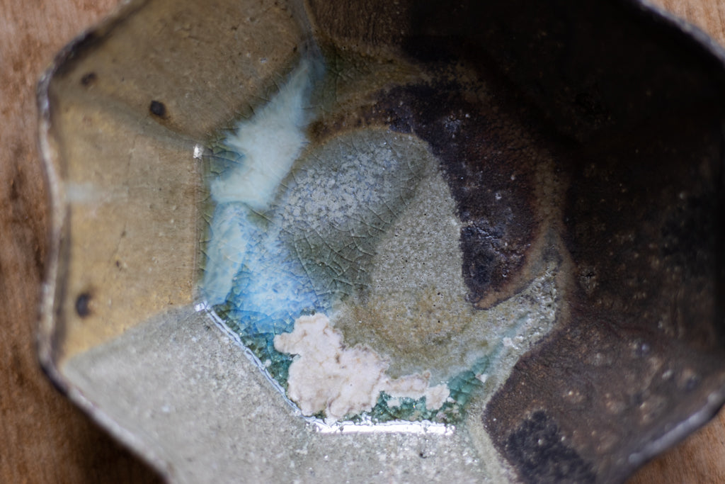 Tonoikemoto Yuki / Octagonal pot (ash glaze)