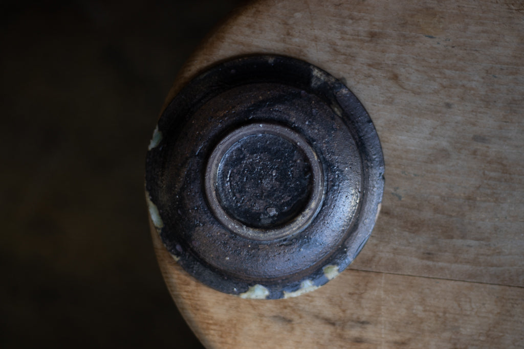 Tonoikemoto Yuki / Dish (ash glaze)
