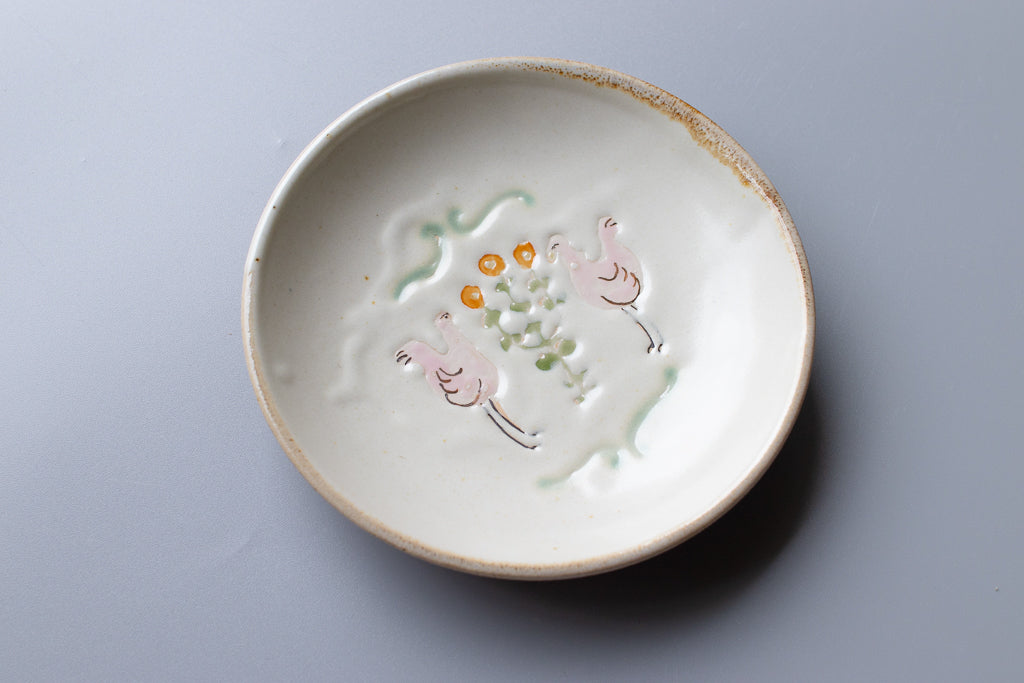 小早川智里 / 5寸丸皿 ピンクの鳥とオレンジのお花柄