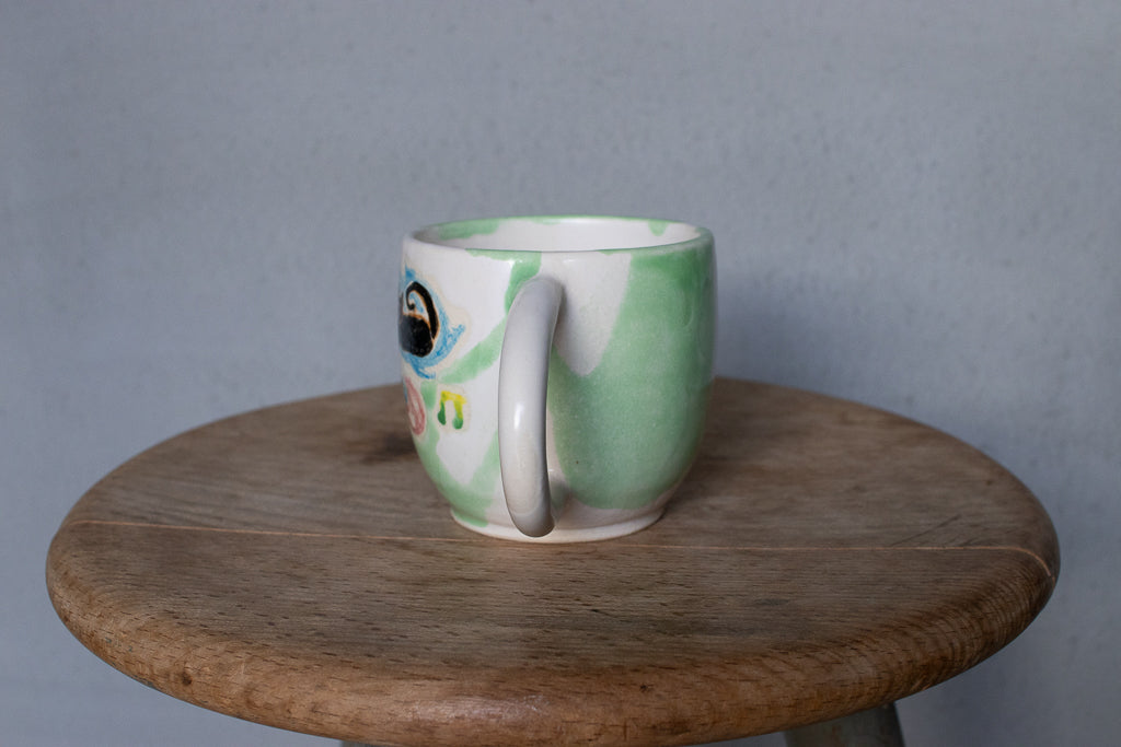 時山桜 / 伸びをする黒猫のマグ