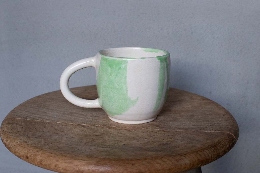 時山桜 / 伸びをする黒猫のマグ