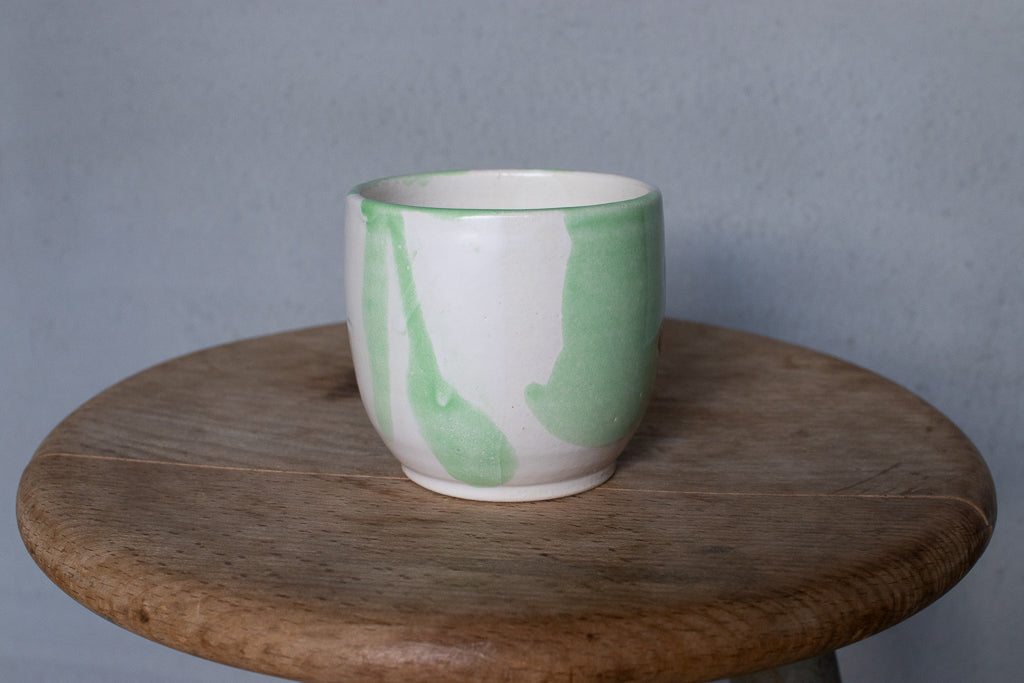 時山桜 / 伸びをする黒猫のマグ