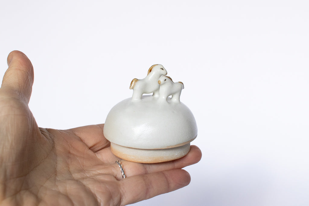 小早川智里 / 蓋もの 母馬と子馬 塩壺