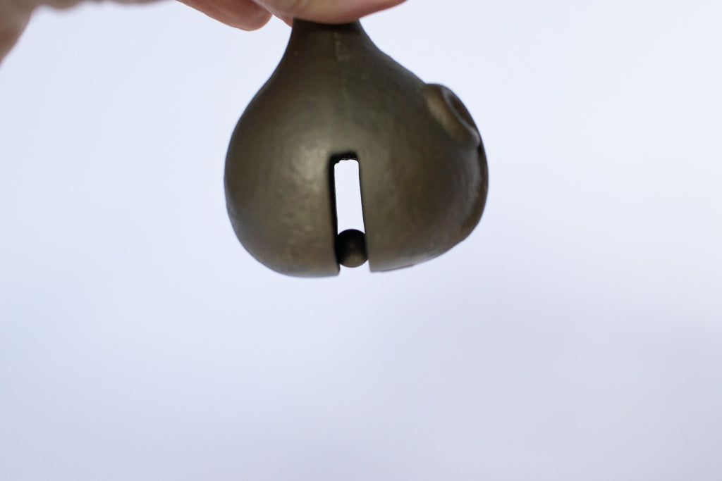 謎古物 / ブロンズ製の猫ちゃんの鈴