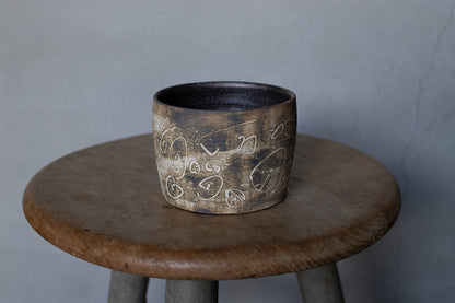 中島智靖 / 枯色線紋マグカップ '24 リズミカルな器
