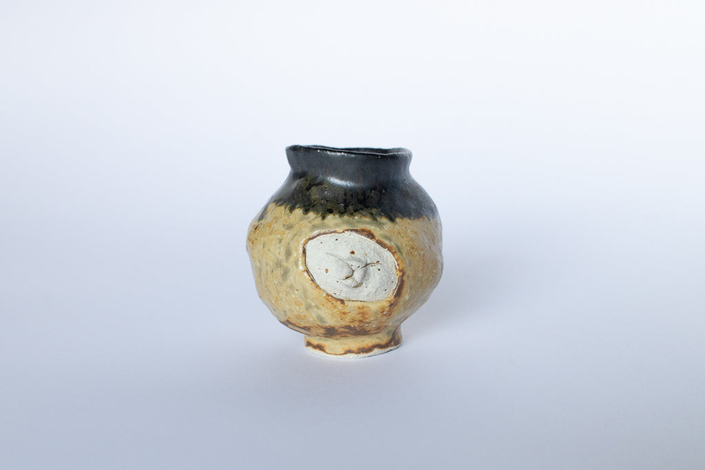 加賀美円 / 突き抜けたねこの一輪挿し