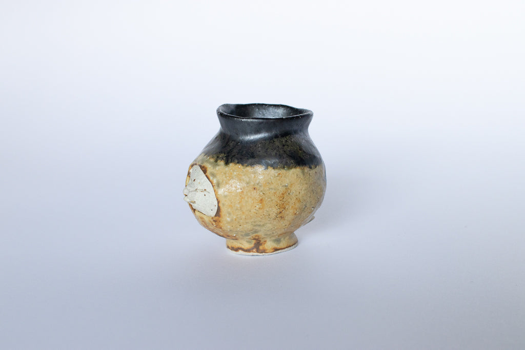 加賀美円 / 突き抜けたねこの一輪挿し