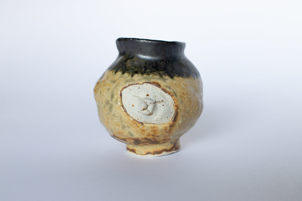 加賀美円 / 突き抜けたねこの一輪挿し