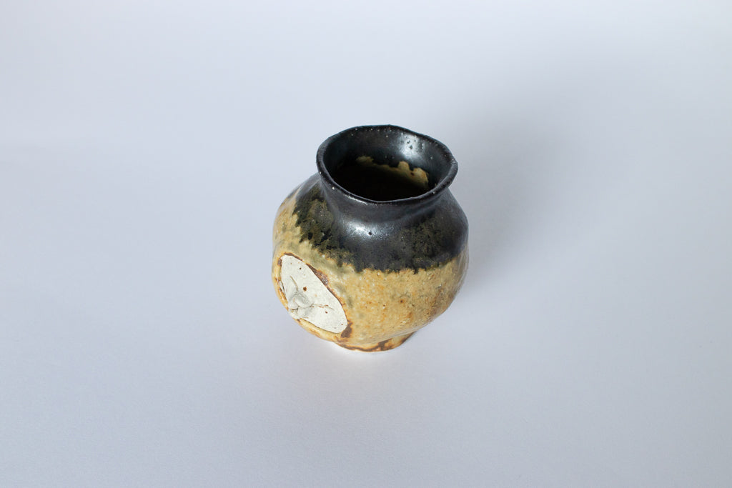 加賀美円 / 突き抜けたねこの一輪挿し