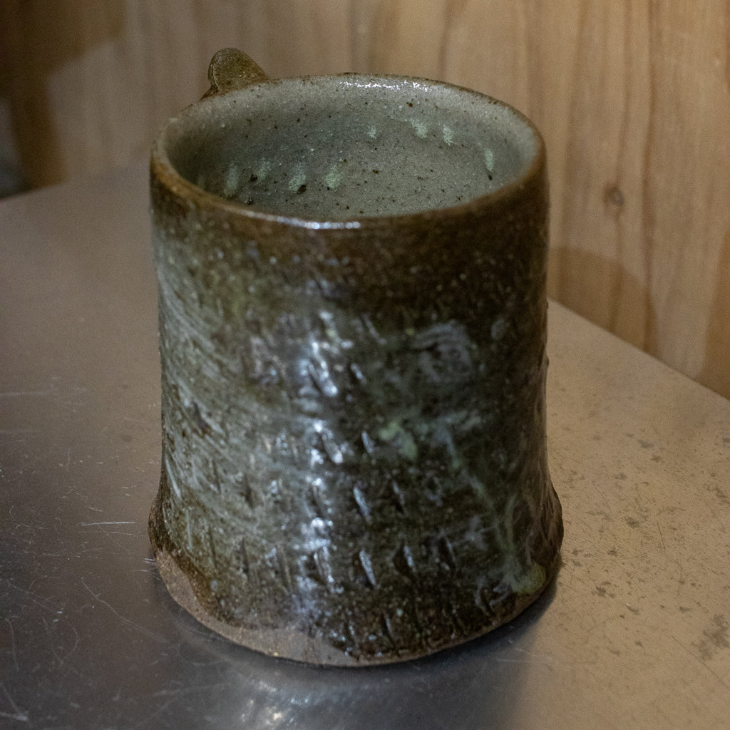 西川真衣 / 角マグカップ（飛びカンナに刷毛目）