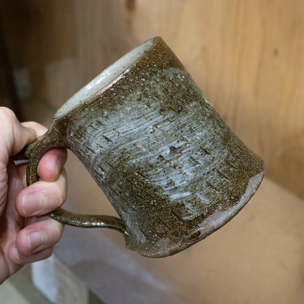 西川真衣 / 角マグカップ（飛びカンナに刷毛目）