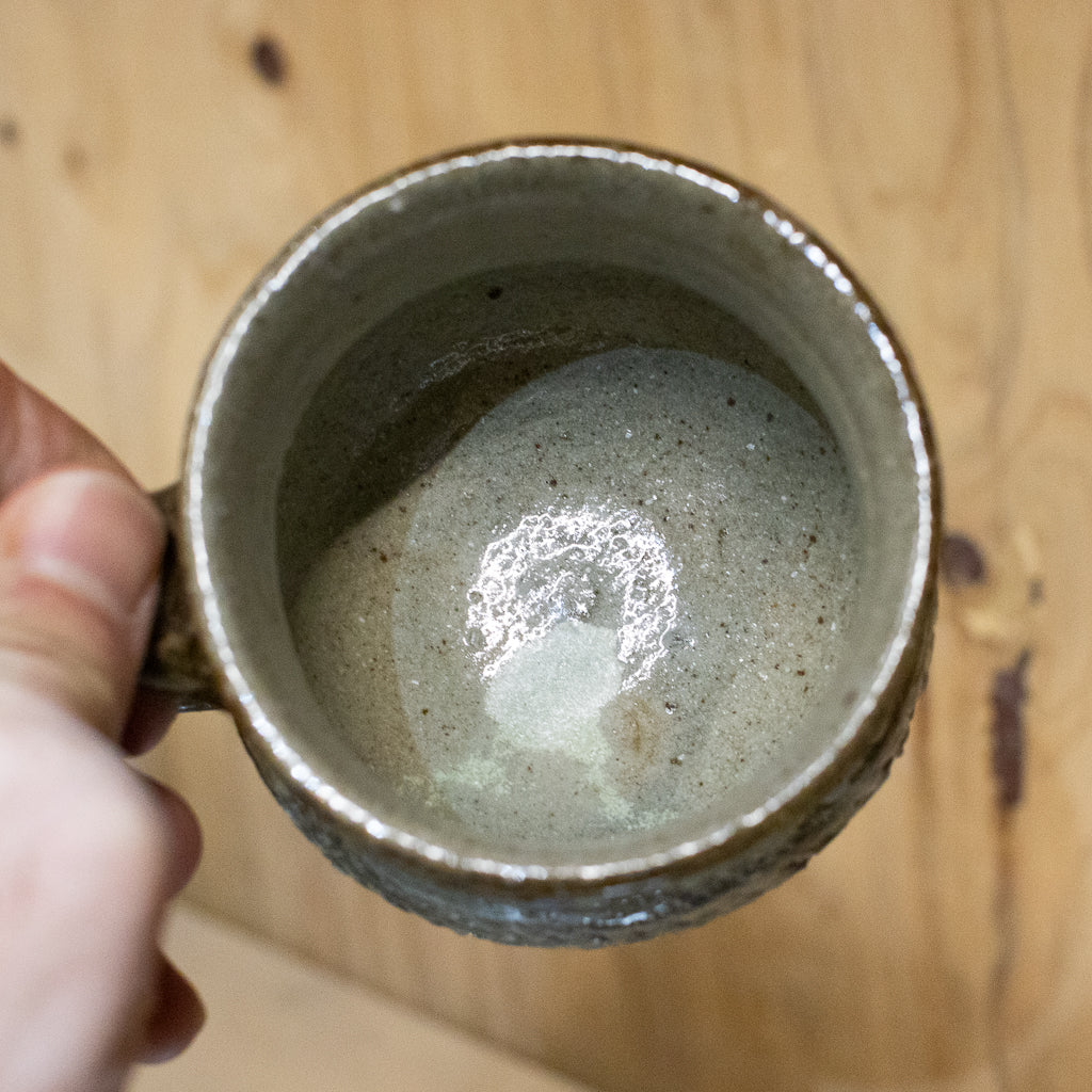 西川真衣 / 丸マグカップ（飛びカンナに刷毛目）