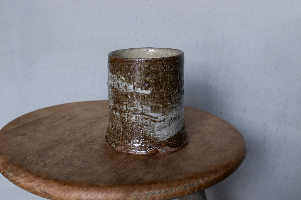 西川真衣 / 角マグカップ（飛びカンナに刷毛目）