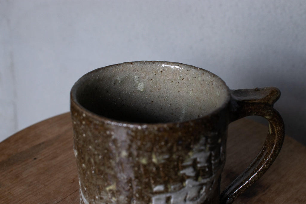 西川真衣 / 角マグカップ（飛びカンナに刷毛目）