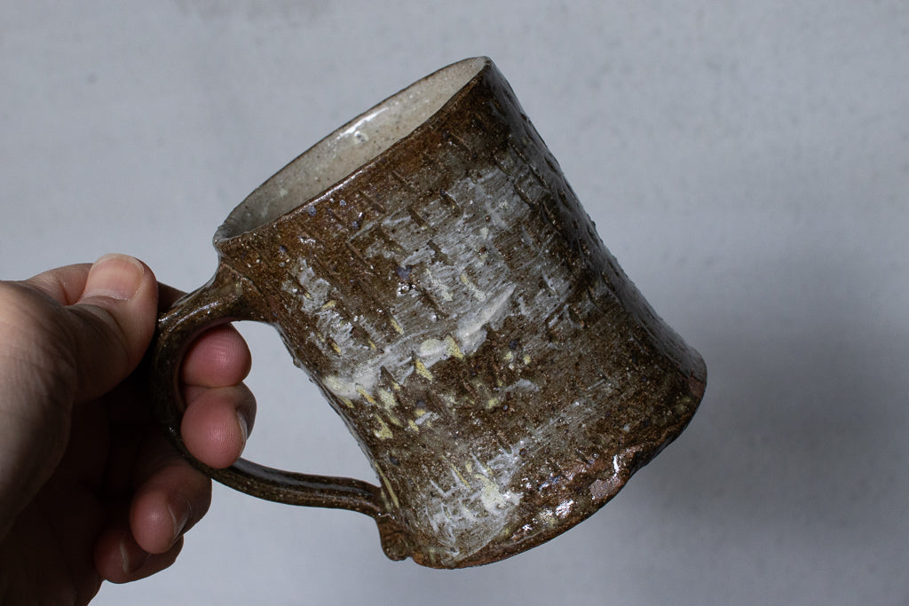 西川真衣 / 角マグカップ（飛びカンナに刷毛目）