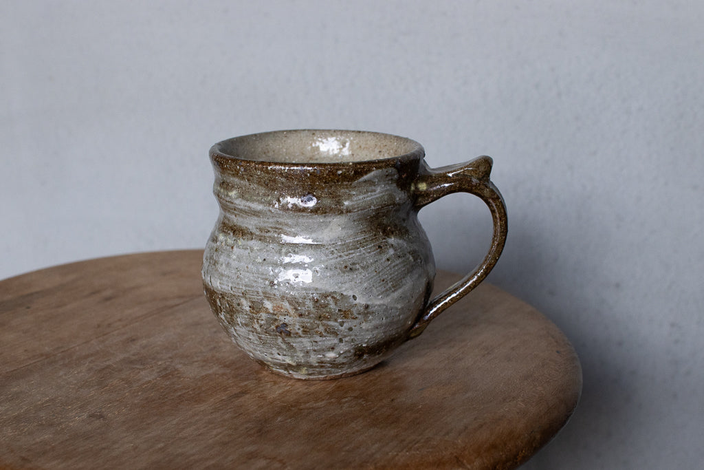 西川真衣 / 丸マグカップ（飛びカンナに刷毛目）A