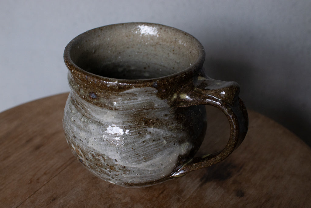 西川真衣 / 丸マグカップ（飛びカンナに刷毛目）A