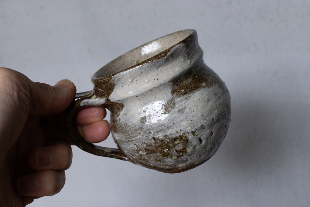 西川真衣 / 丸マグカップ（飛びカンナに刷毛目）A