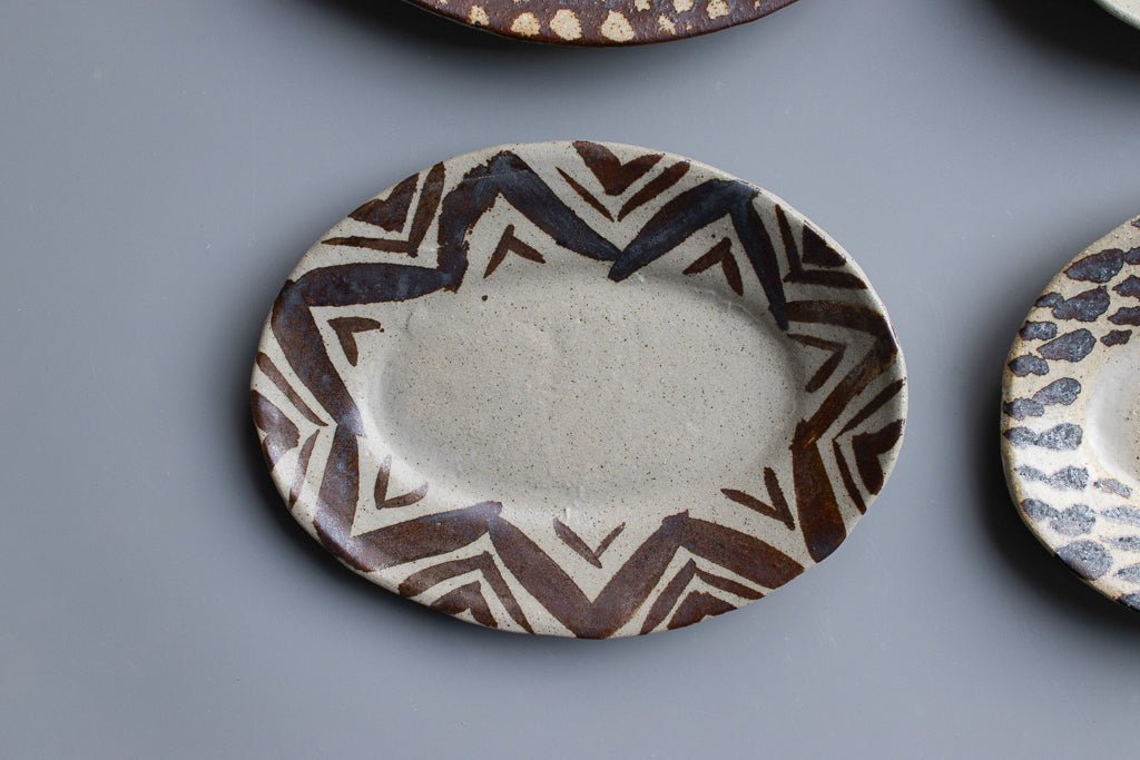 西川真衣 / ミニオーバル皿 鉄絵・蝋抜き