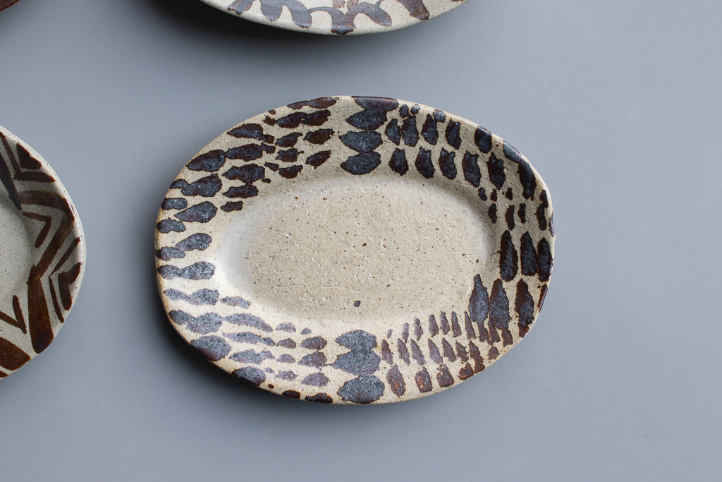 西川真衣 / ミニオーバル皿 鉄絵・蝋抜き