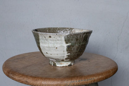 Tonoikemoto Yuki / Octagonal pot (ash glaze)