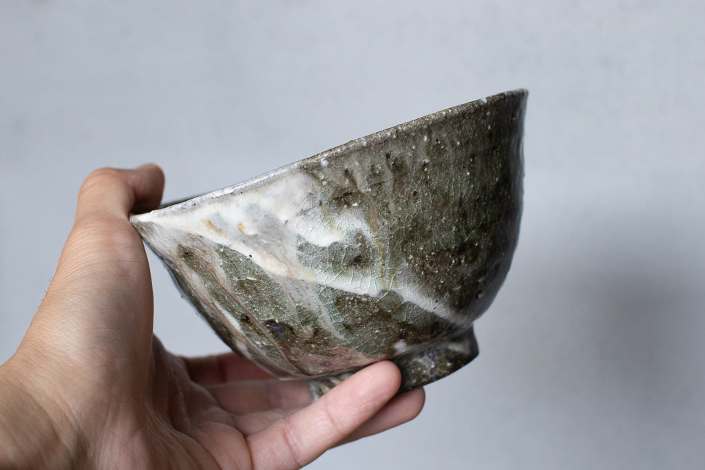 Tonoikemoto Yuki / Octagonal pot (ash glaze)