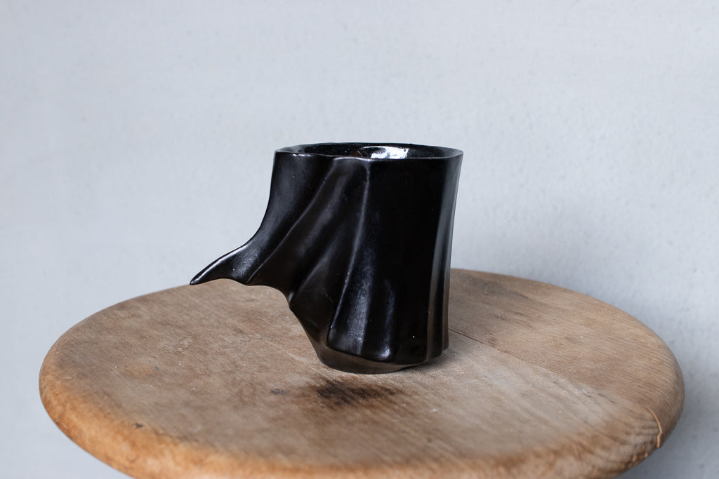 野中麟太郎 / pinch mug "urushi" black  マグカップ 漆焼き付け 黒